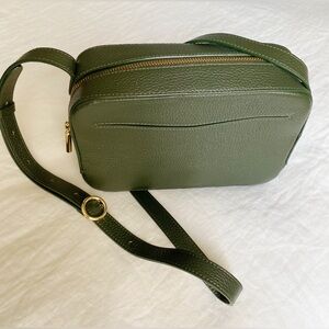 Cuyana camera bag- forest green, pebbled leather